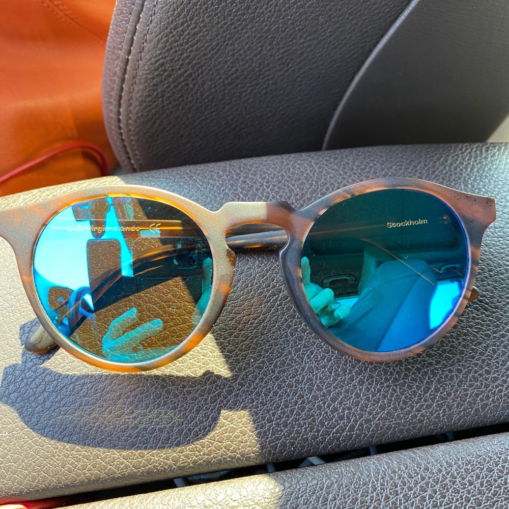 Sunglasses - Picture 2 of 5